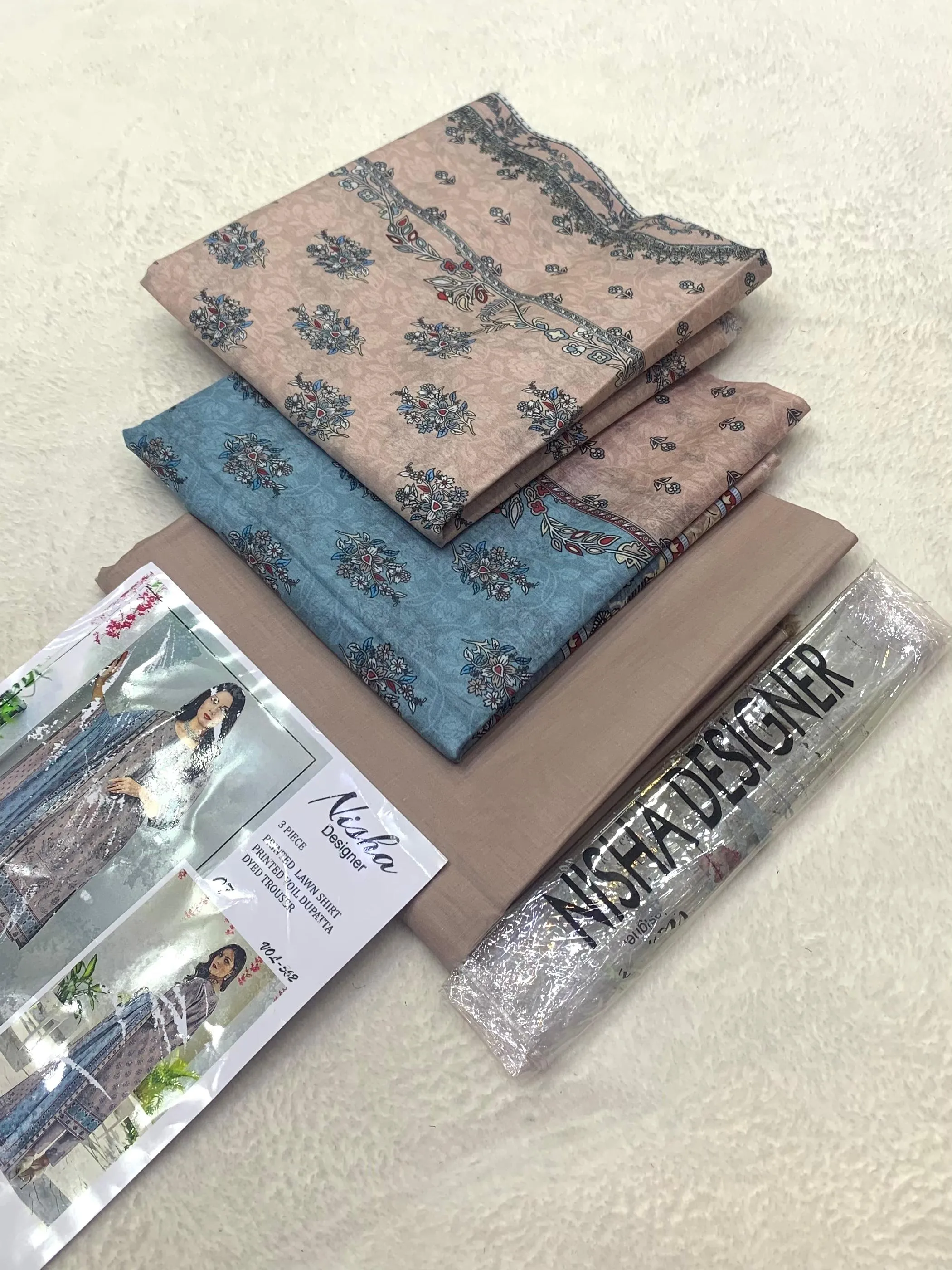 Nisha Designer Lawn 3PC Suit 2026 (5)