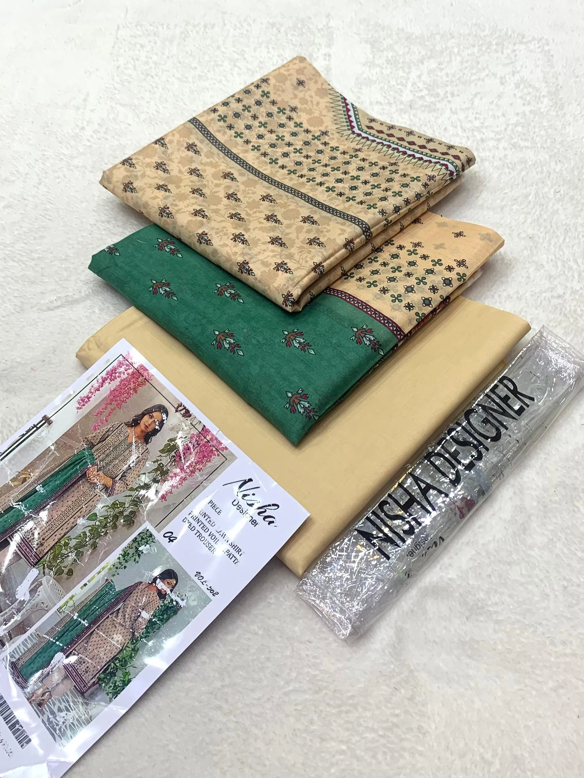 Nisha Designer Lawn 3PC Suit 2026 (3)
