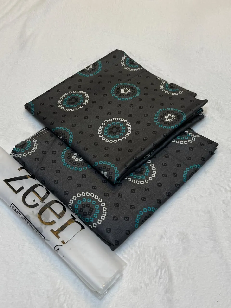 Zeen Black & White Lawn 2PC Suit 2026