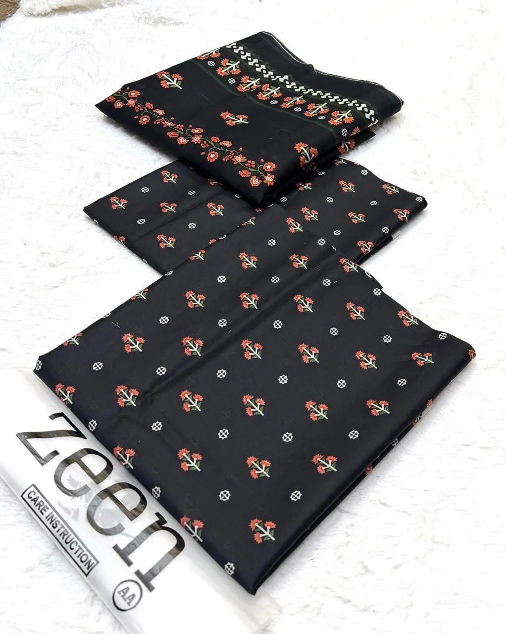 Zeen Black & White Lawn (19)