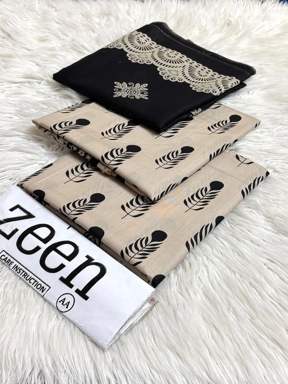 Zeen Black & White Lawn (17)
