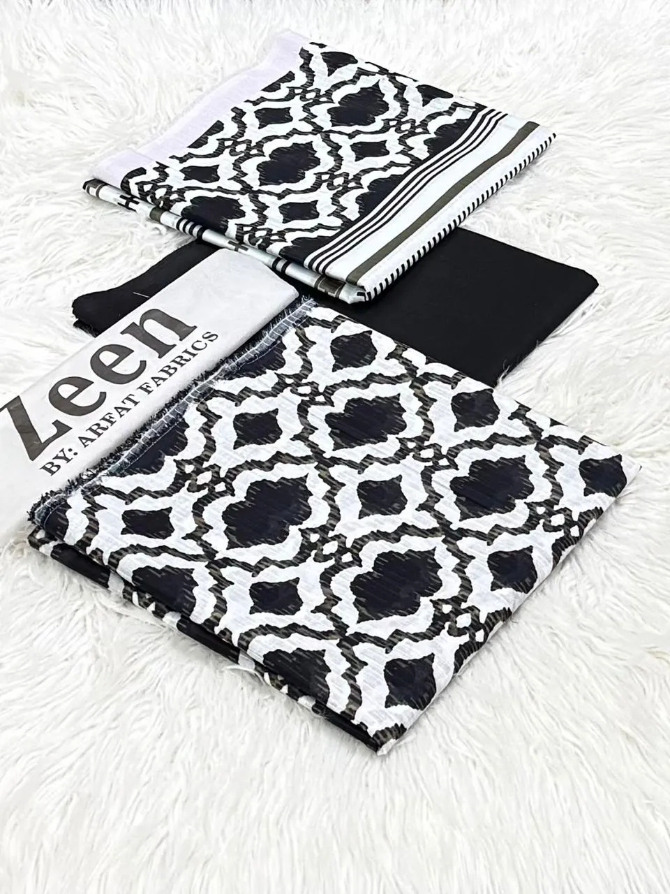 Zeen Black & White Lawn 3PC Suit 2026 | Printed Summer Collection