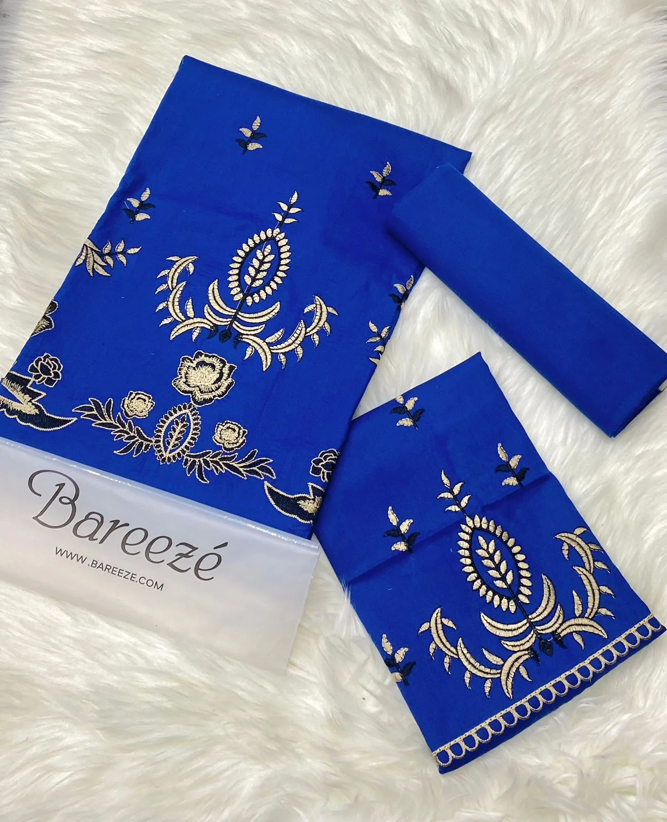 Heavy Embroidery Lawn Suit (14)