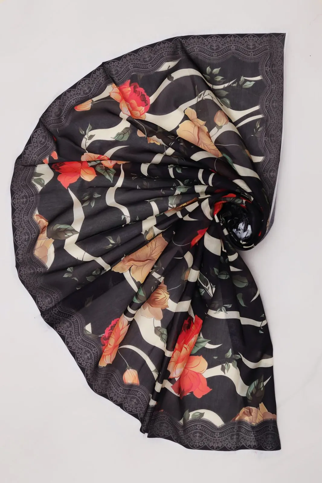 Printed Lawn Embroidered 3PC Suit (45)