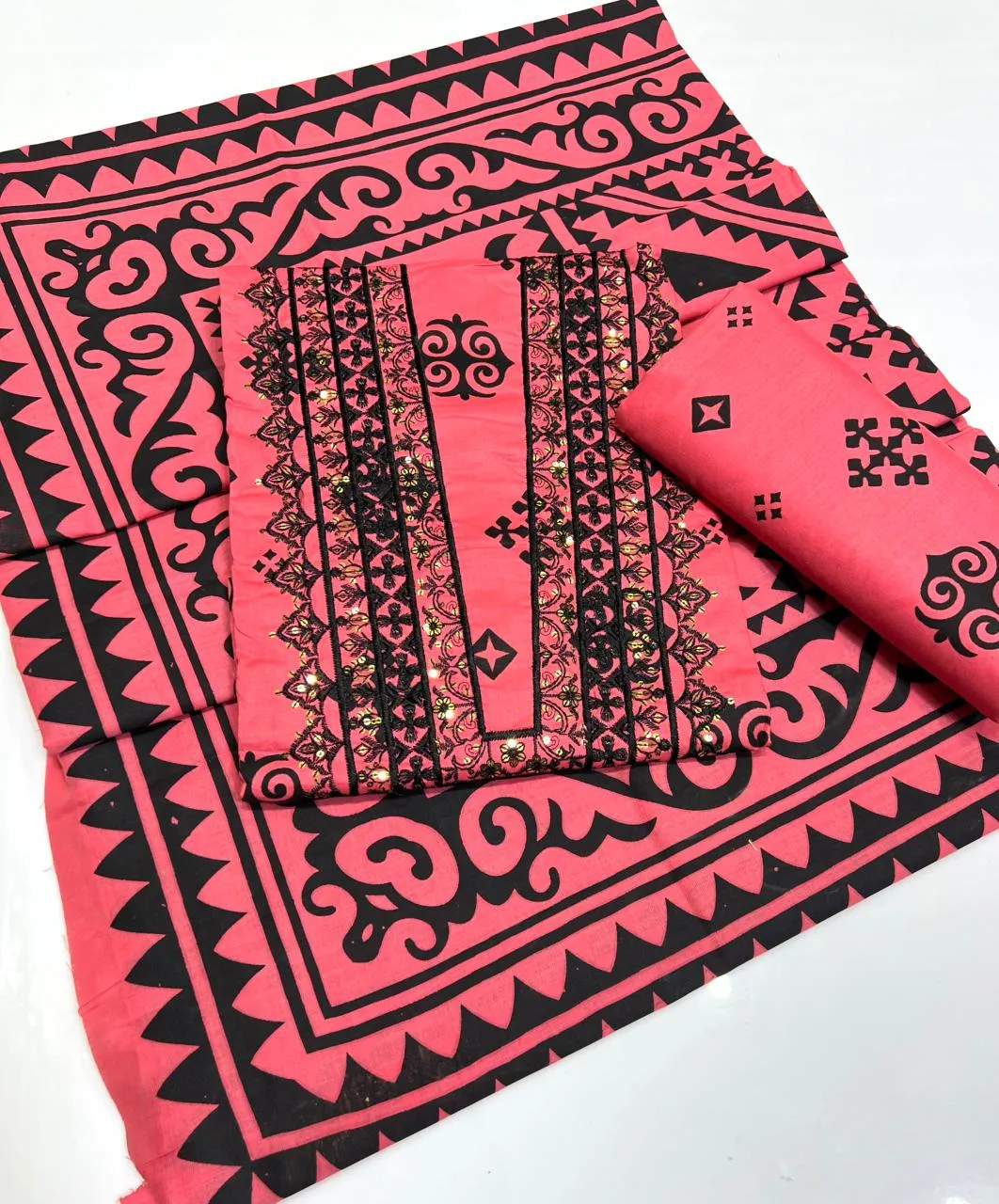 V Gala Embroidery Suit 2026 (8)