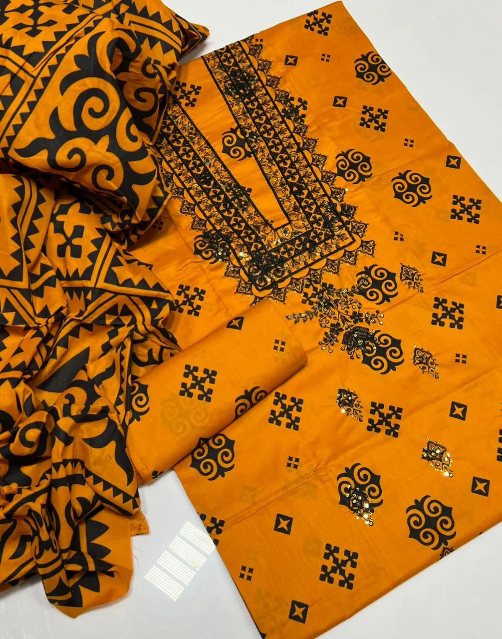 V Gala Embroidery Suit 2026 (9)