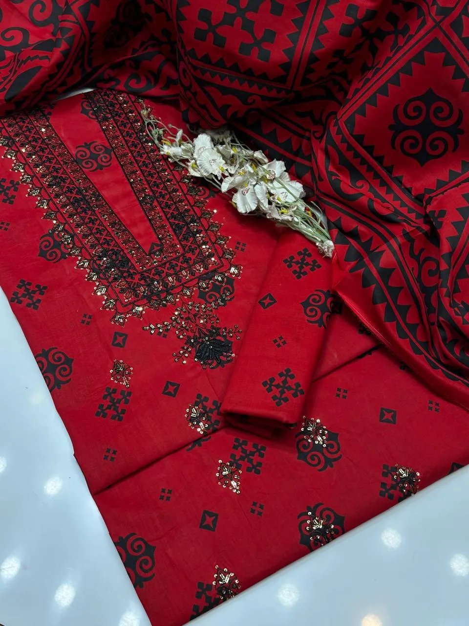 V Gala Embroidery Suit 2026 (10)