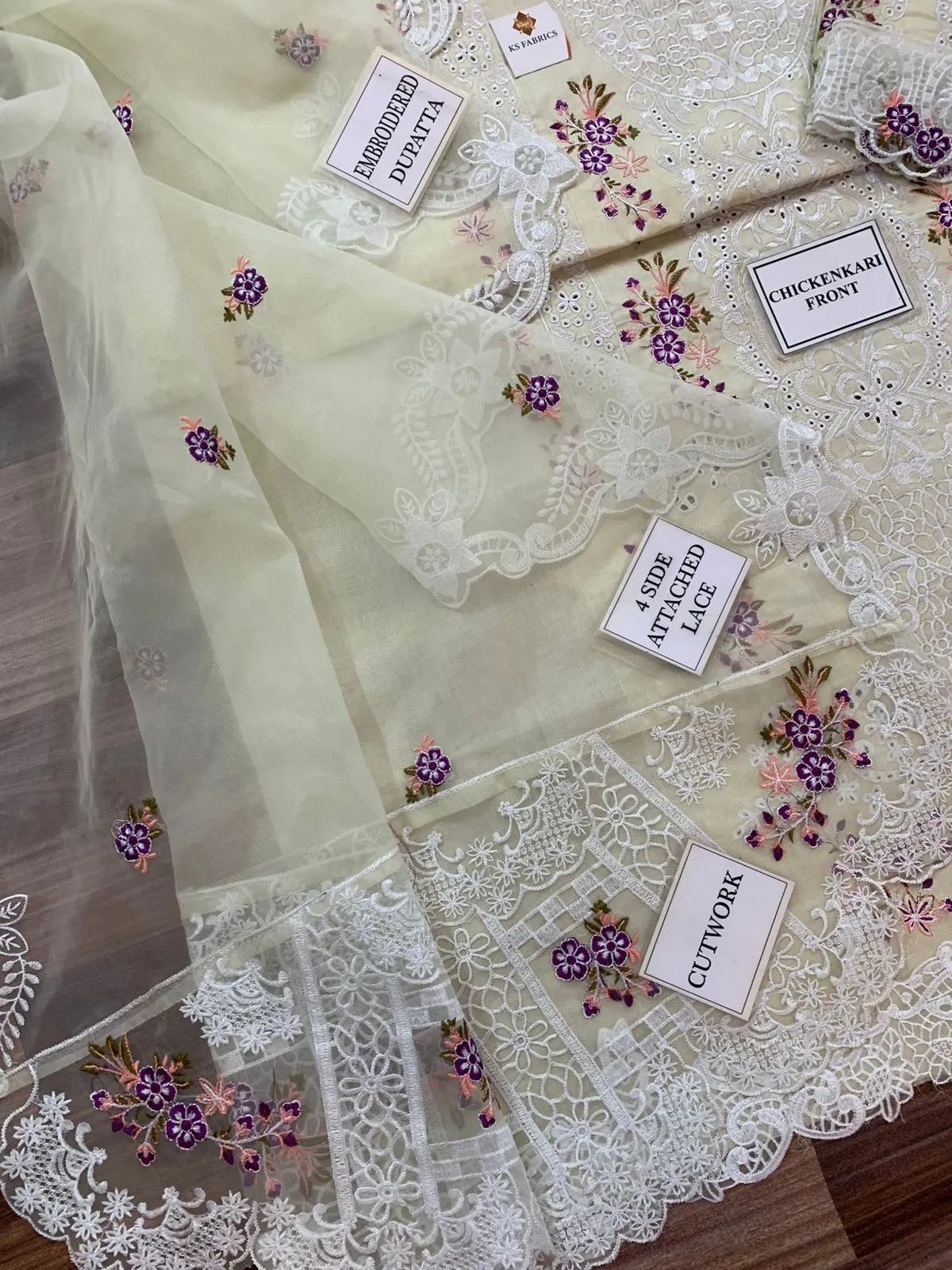 Elaf Royal Chicken Kari Lawn Suit 2026 (4)