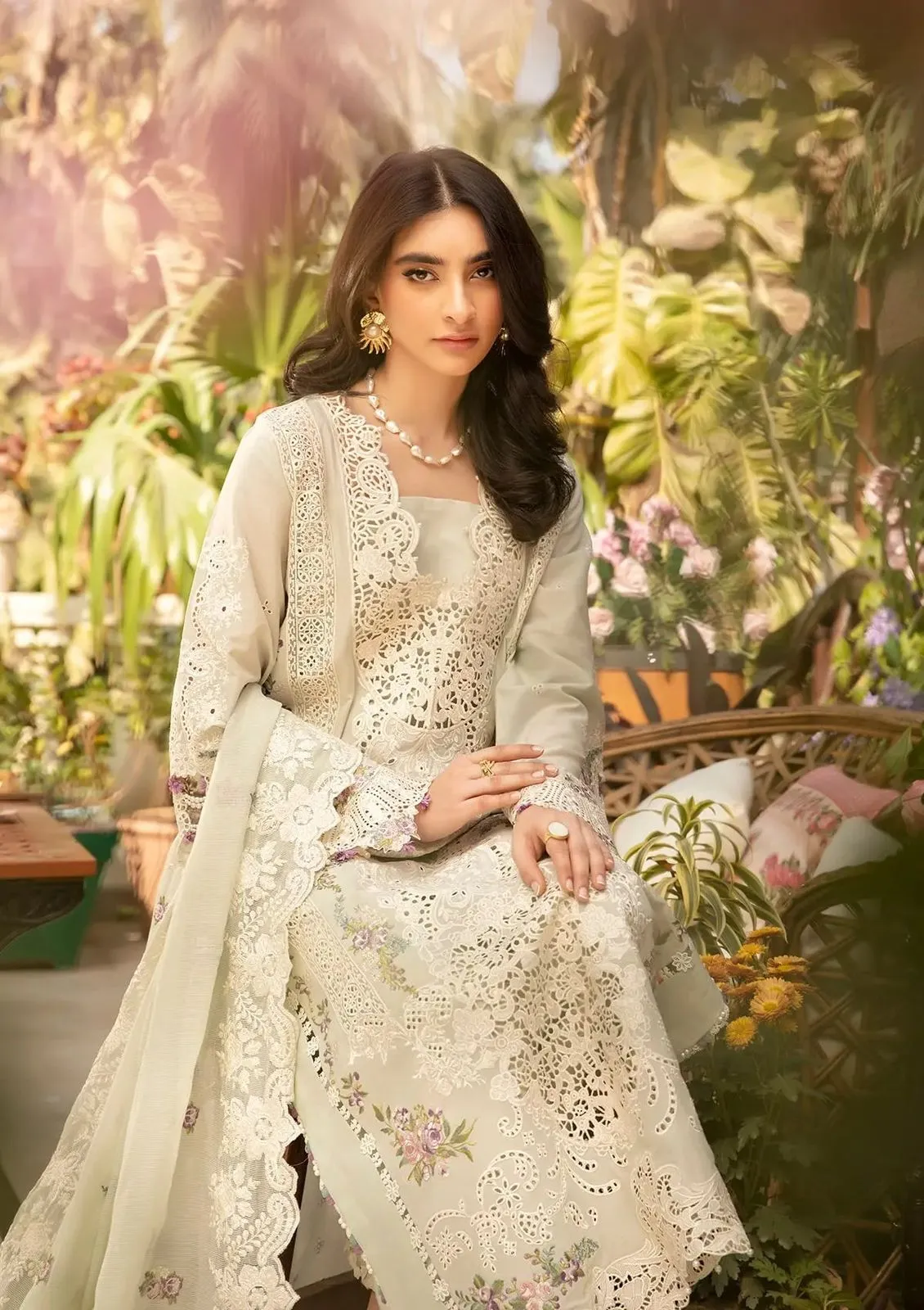 Elaf Royal Chicken Kari Lawn Suit 2026 (19)