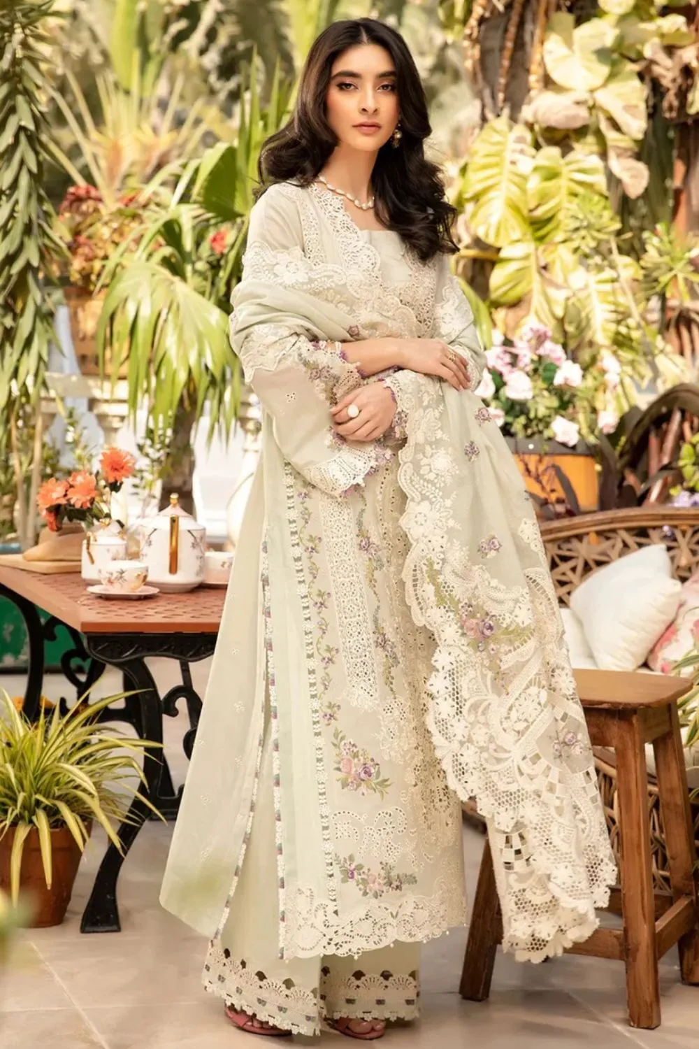 Elaf Royal Chicken Kari Lawn Suit 2026 (20)