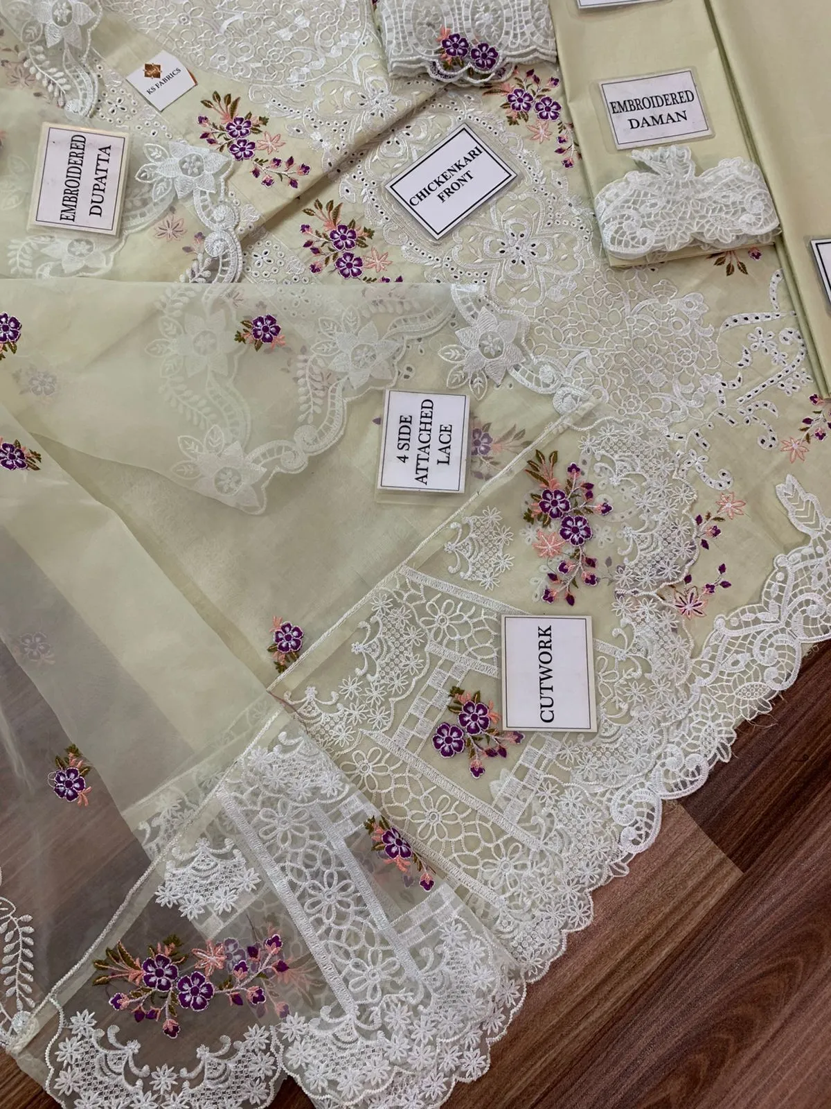 Elaf Royal Chicken Kari Lawn Suit 2026 (21)