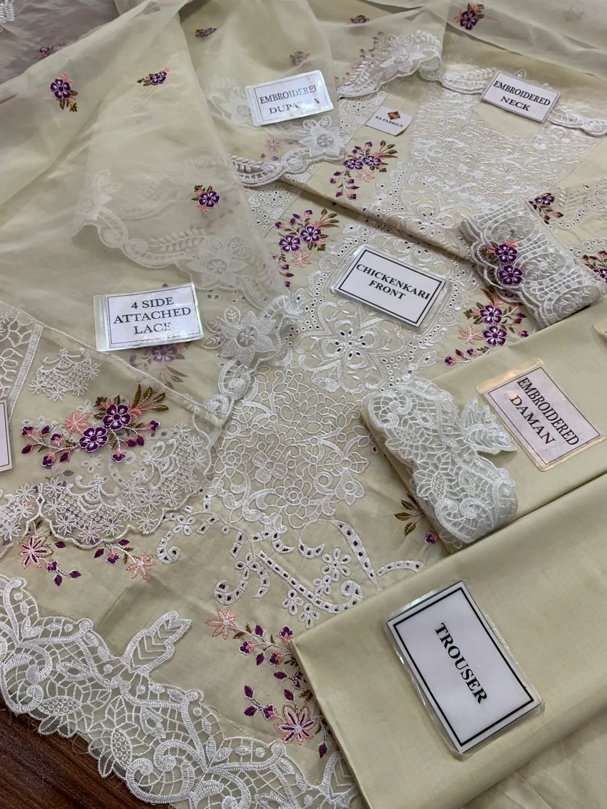 Elaf Royal Chicken Kari Lawn Suit 2026 (23)