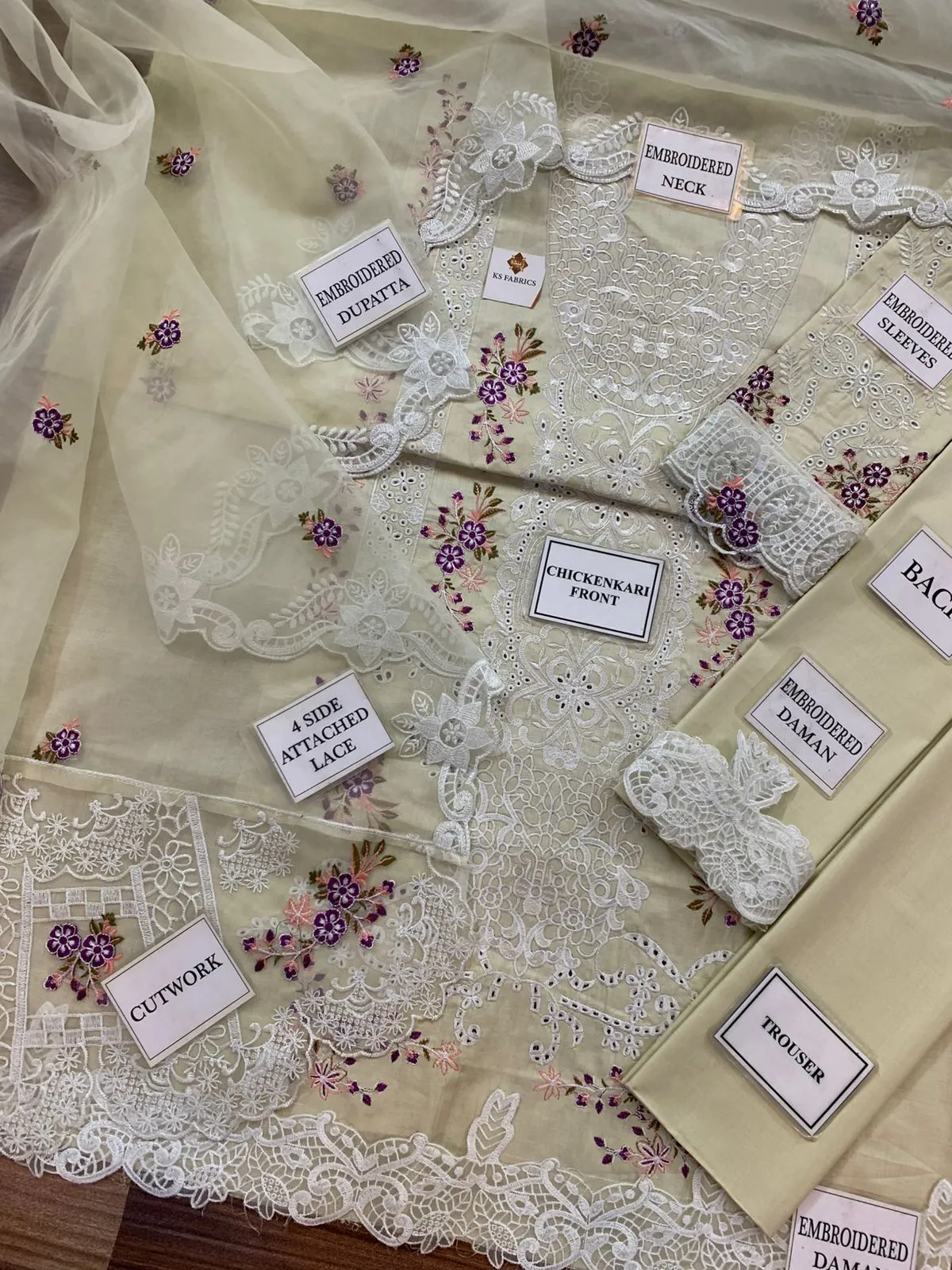 Elaf Royal Chicken Kari Lawn Suit 2026 (24)