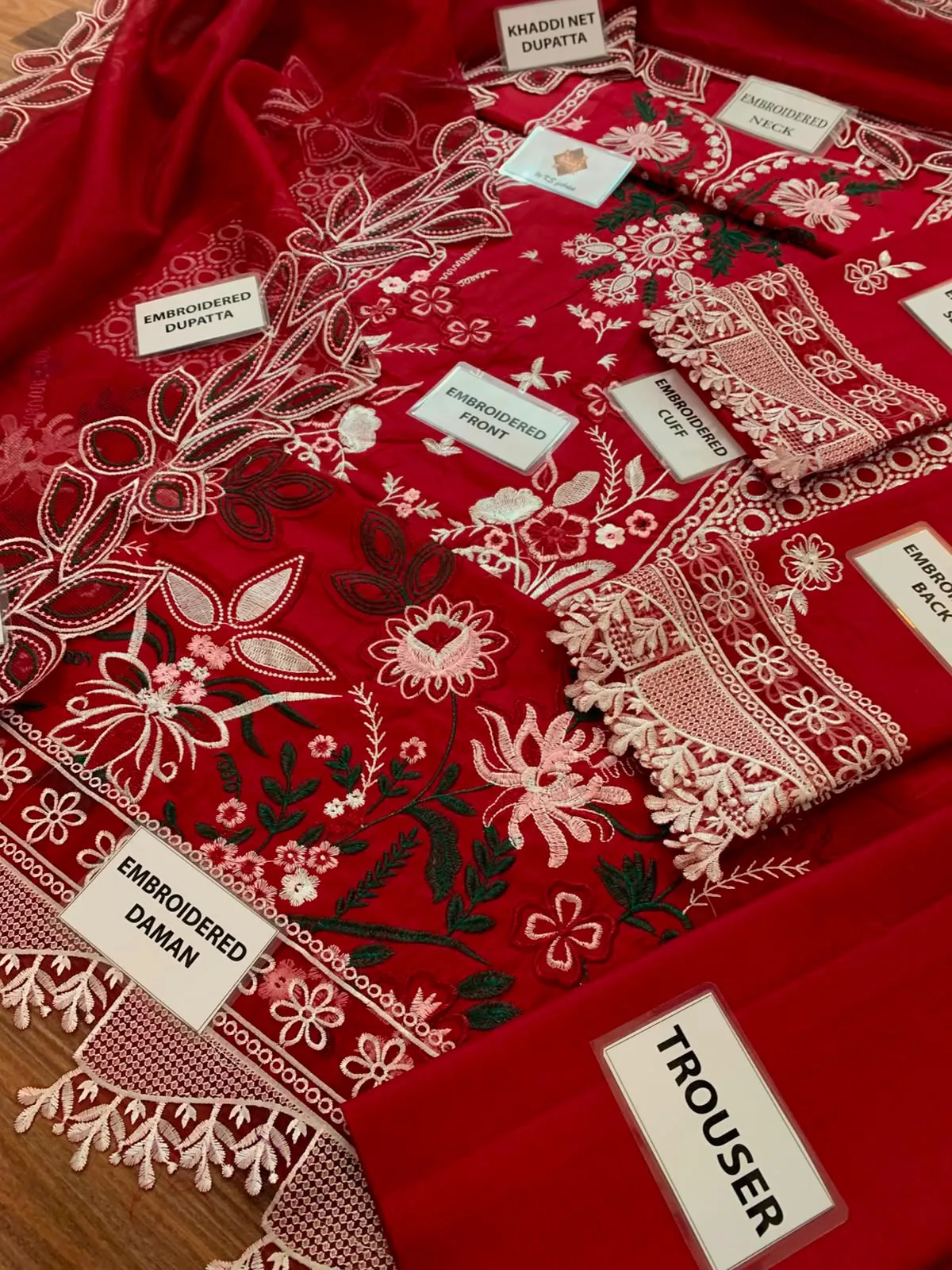 Mahnur Chickenkari Cotton Suit 2026 (8)