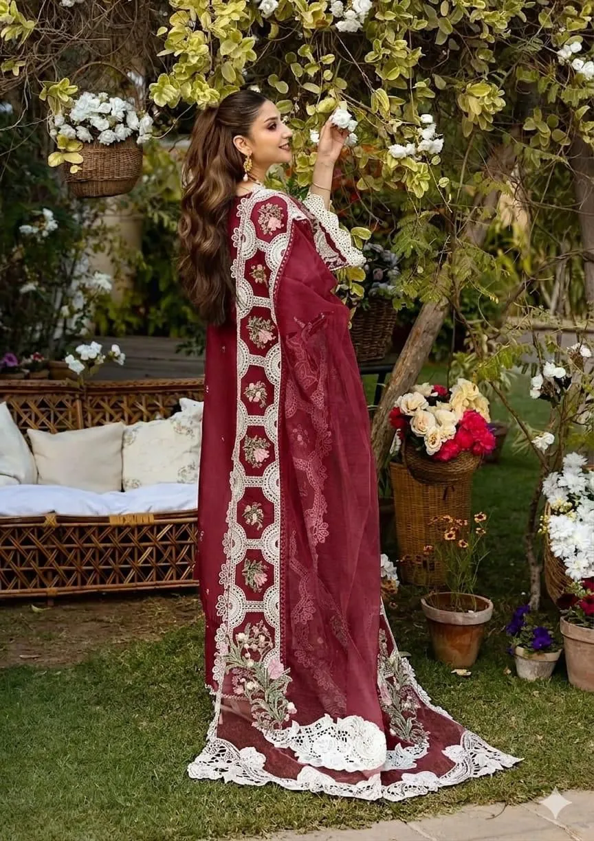 Elaf Premium Chickenkari Lawn Suit 2026 (11)