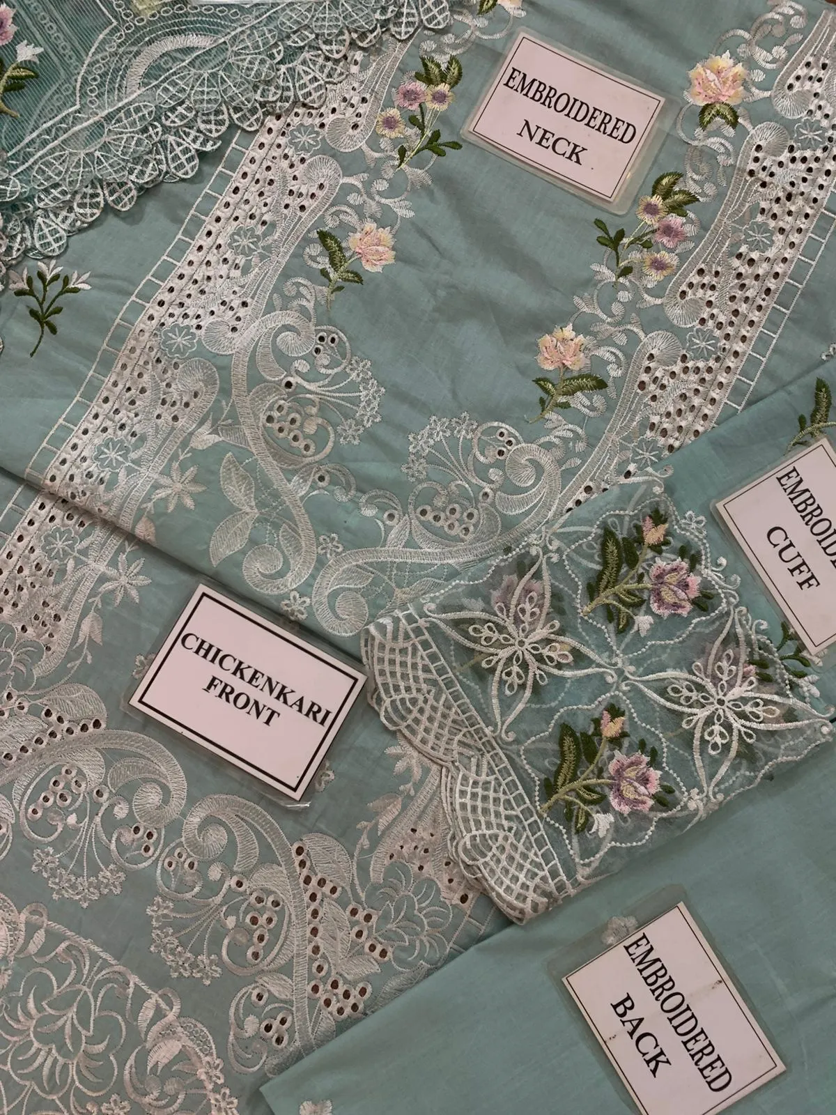 Elaf Premium Chickenkari Lawn Suit 2026 (23)
