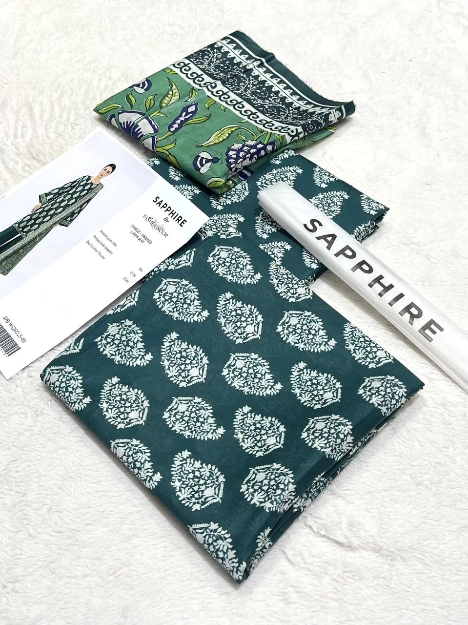 Sapphire Bareeze Lawn Suit 2026 (5)