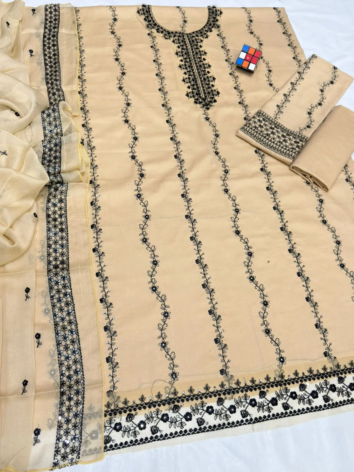 Cross Stitch 4071 Embroidered Lawn Suit 2026 (5)