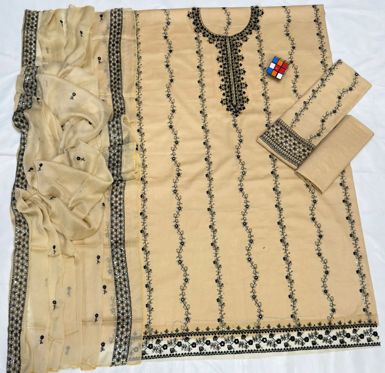 Cross Stitch 4071 Embroidered Lawn Suit 2026 (6)