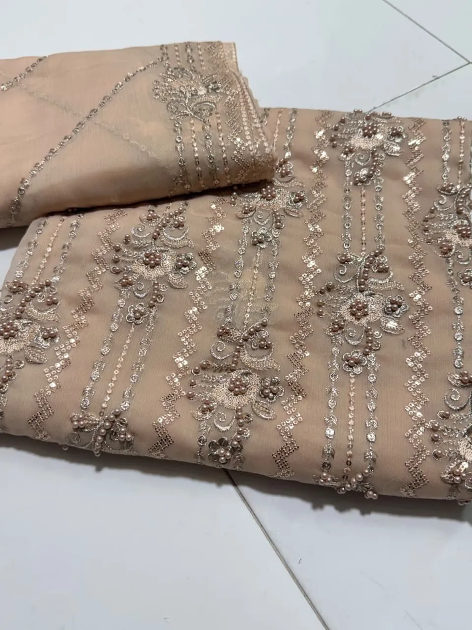 Chiffon Sequence Embroidered Suit 2026 (4)