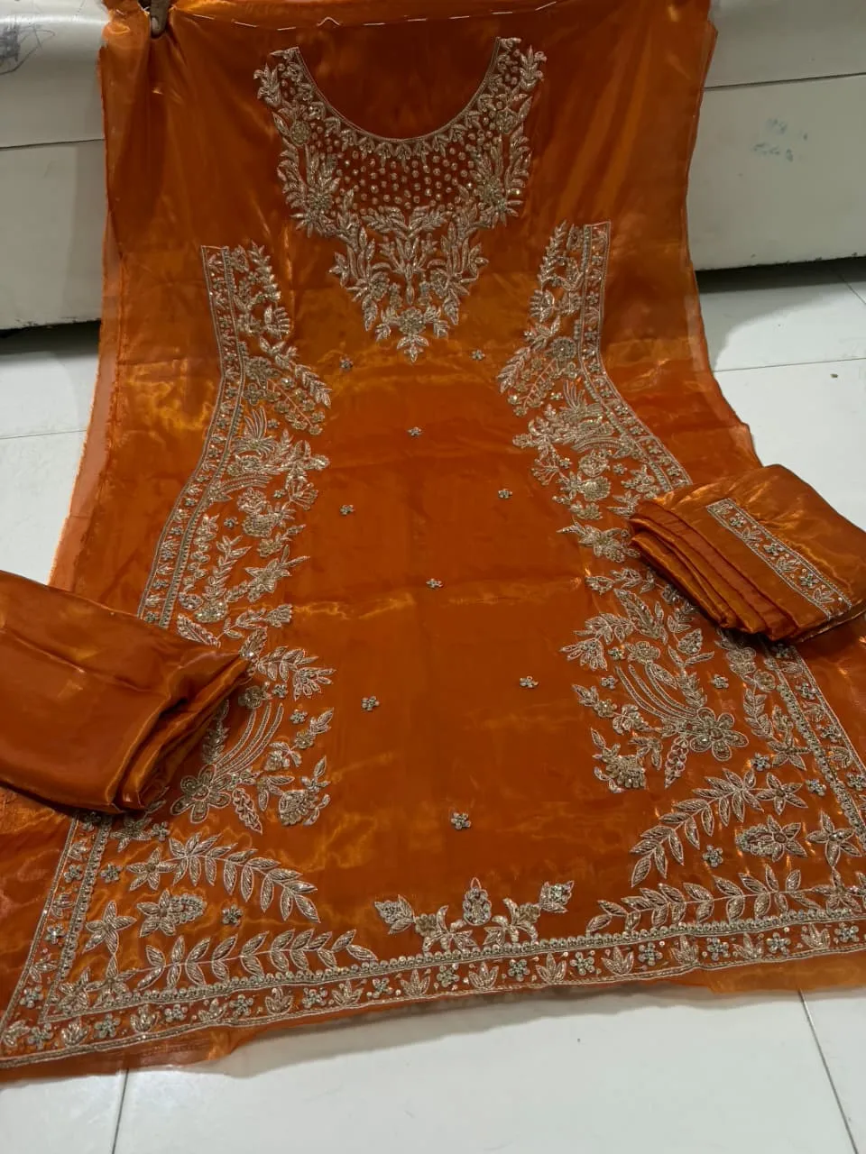 Korean Silk Nakshi Dabka Suit 2026 (2)