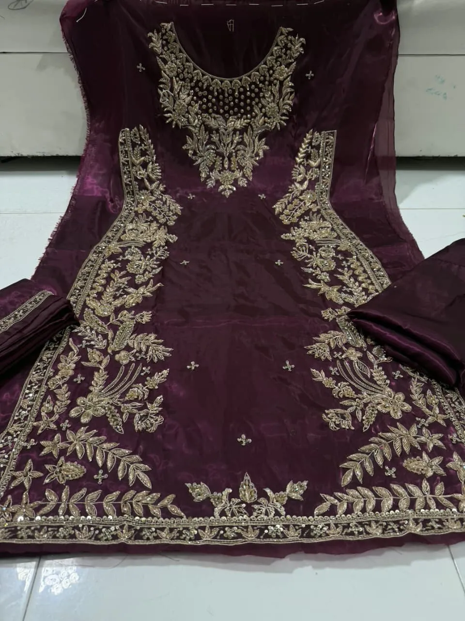 Korean Silk Nakshi Dabka Suit 2026 (3)