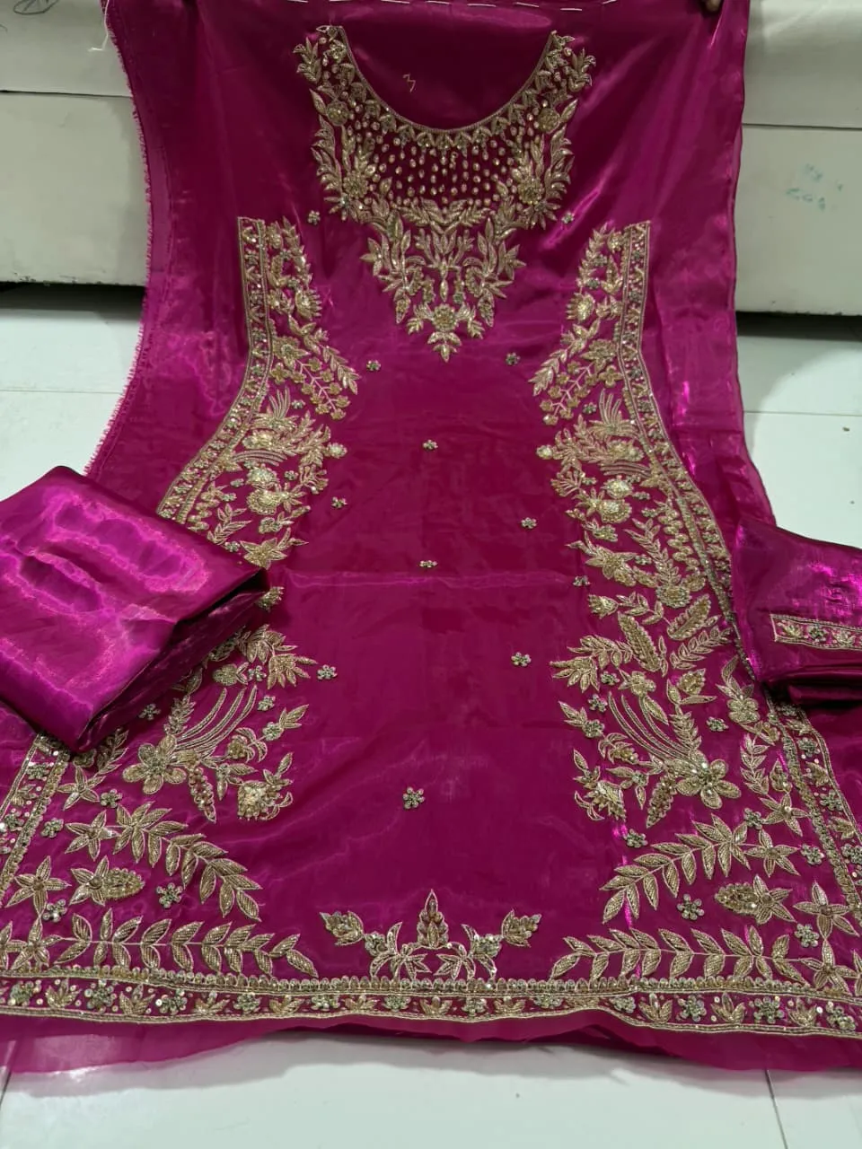 Korean Silk Nakshi Dabka Suit 2026 (5)