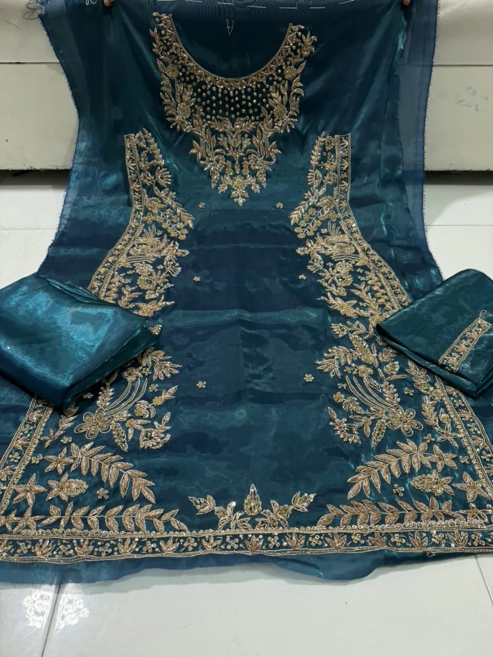 Korean Silk Nakshi Dabka Suit 2026 (6)
