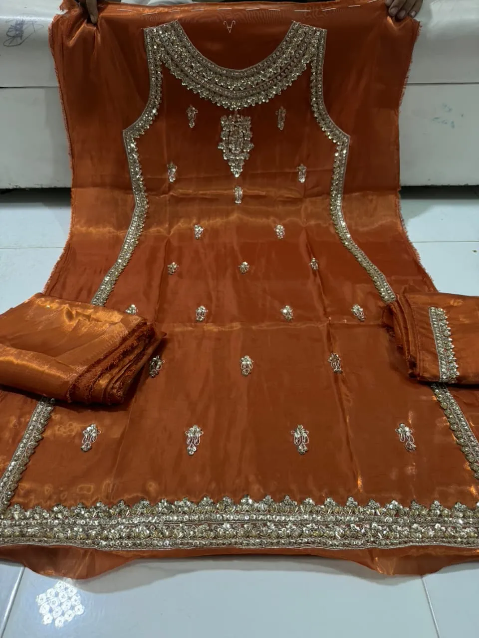 Korean Silk Cut Dana Suit 2026 (3)