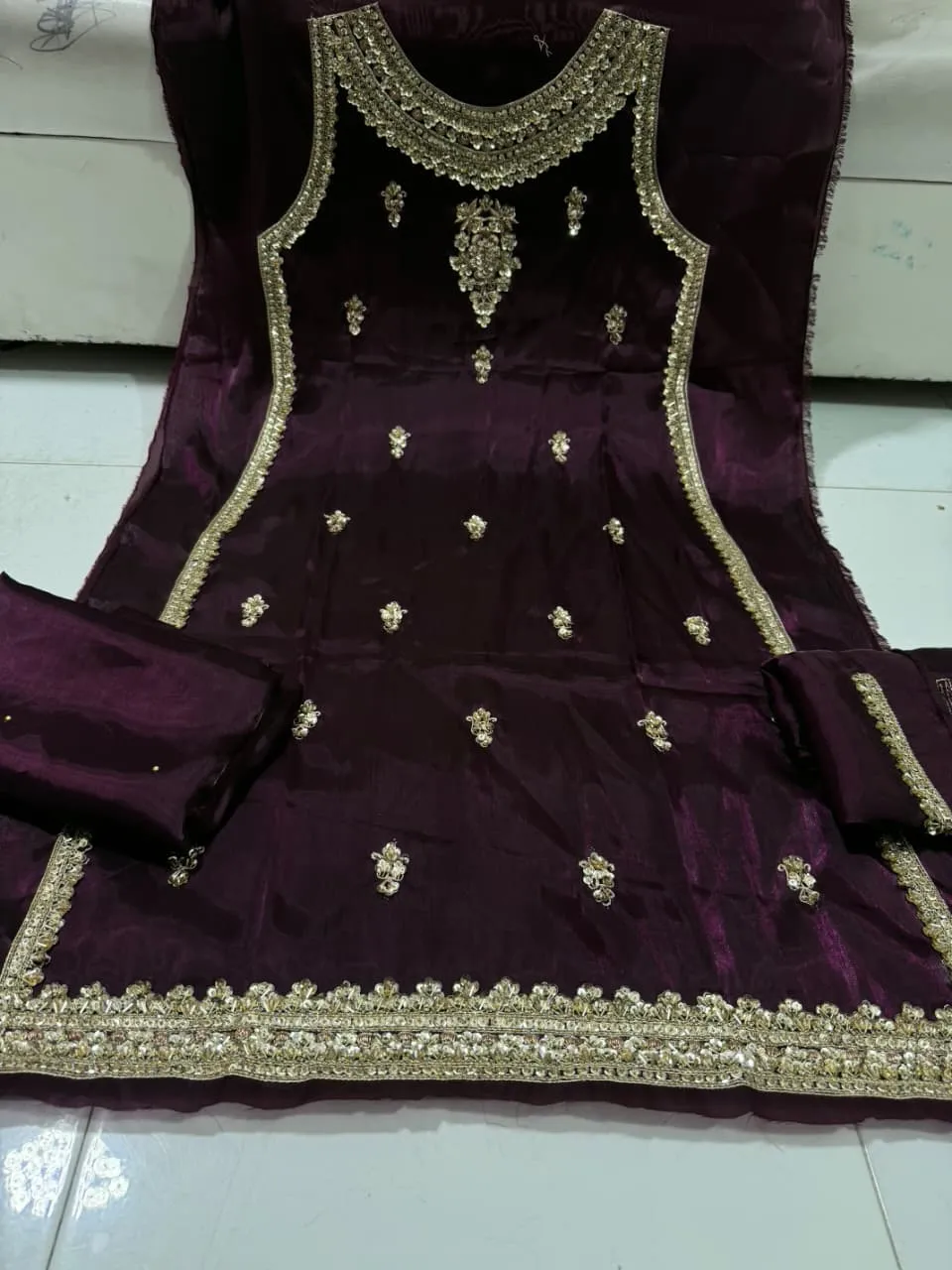 Korean Silk Cut Dana Suit 2026 (6)