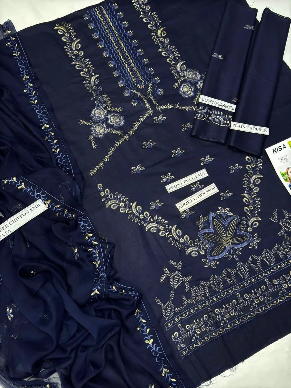 Nisa Embroidered Lawn Suit 2026 (5)