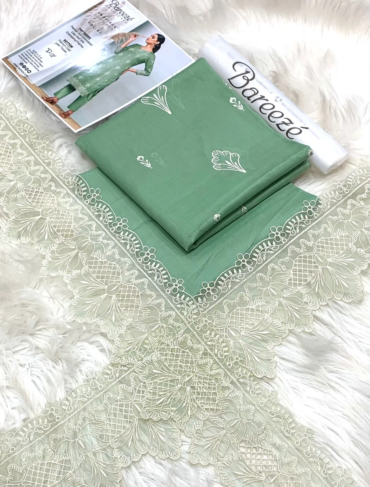 Breeze Embroidered Lawn Dress (10)
