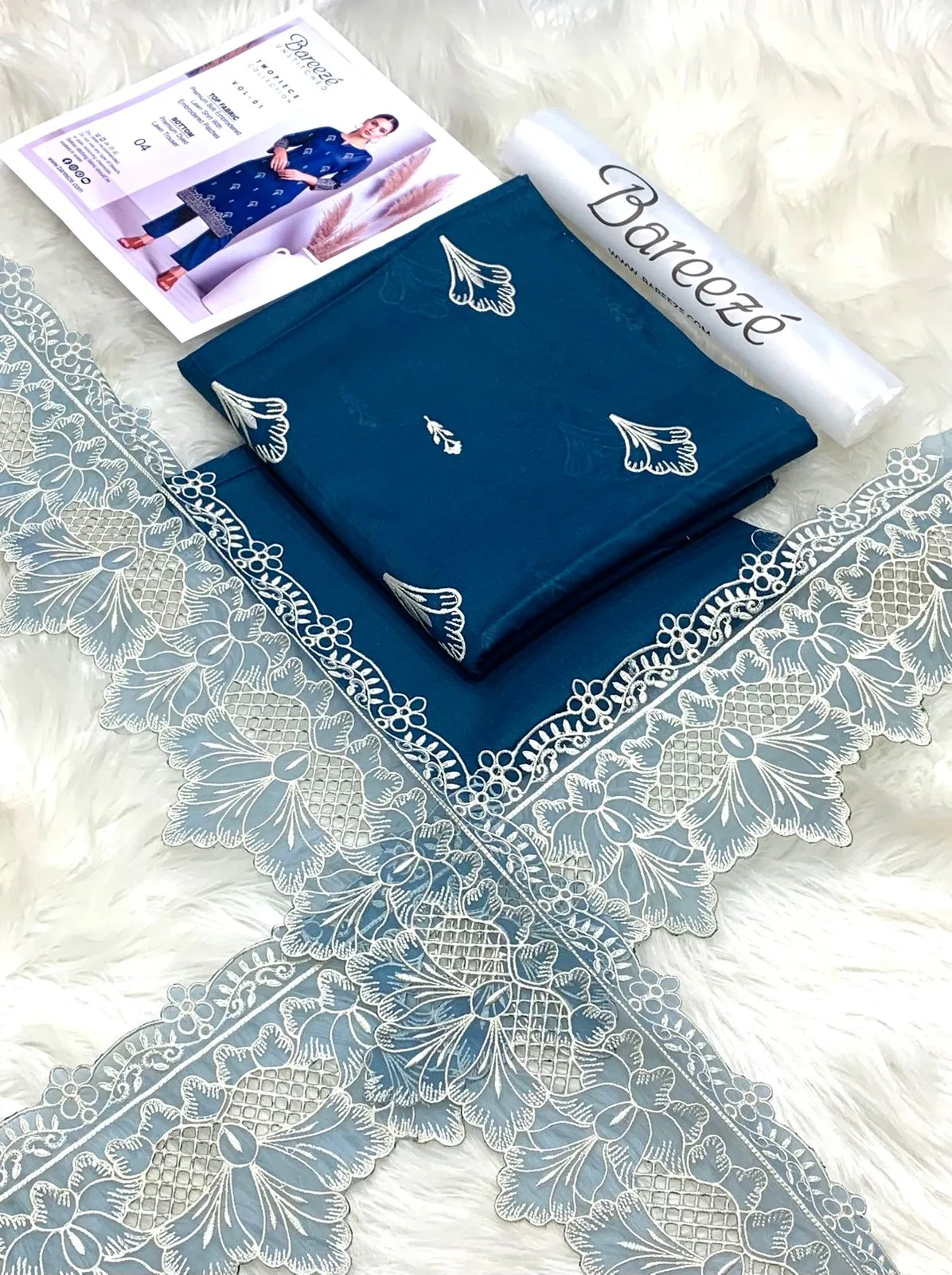 Breeze Embroidered Lawn Dress (18)