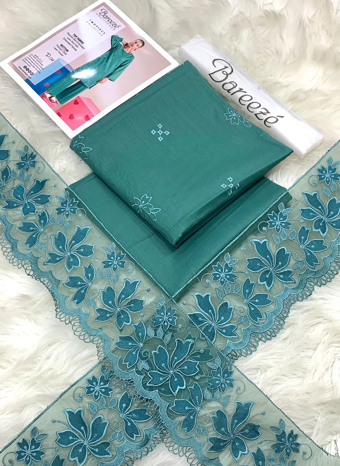 Breeze Embroidered Lawn Dress (19)