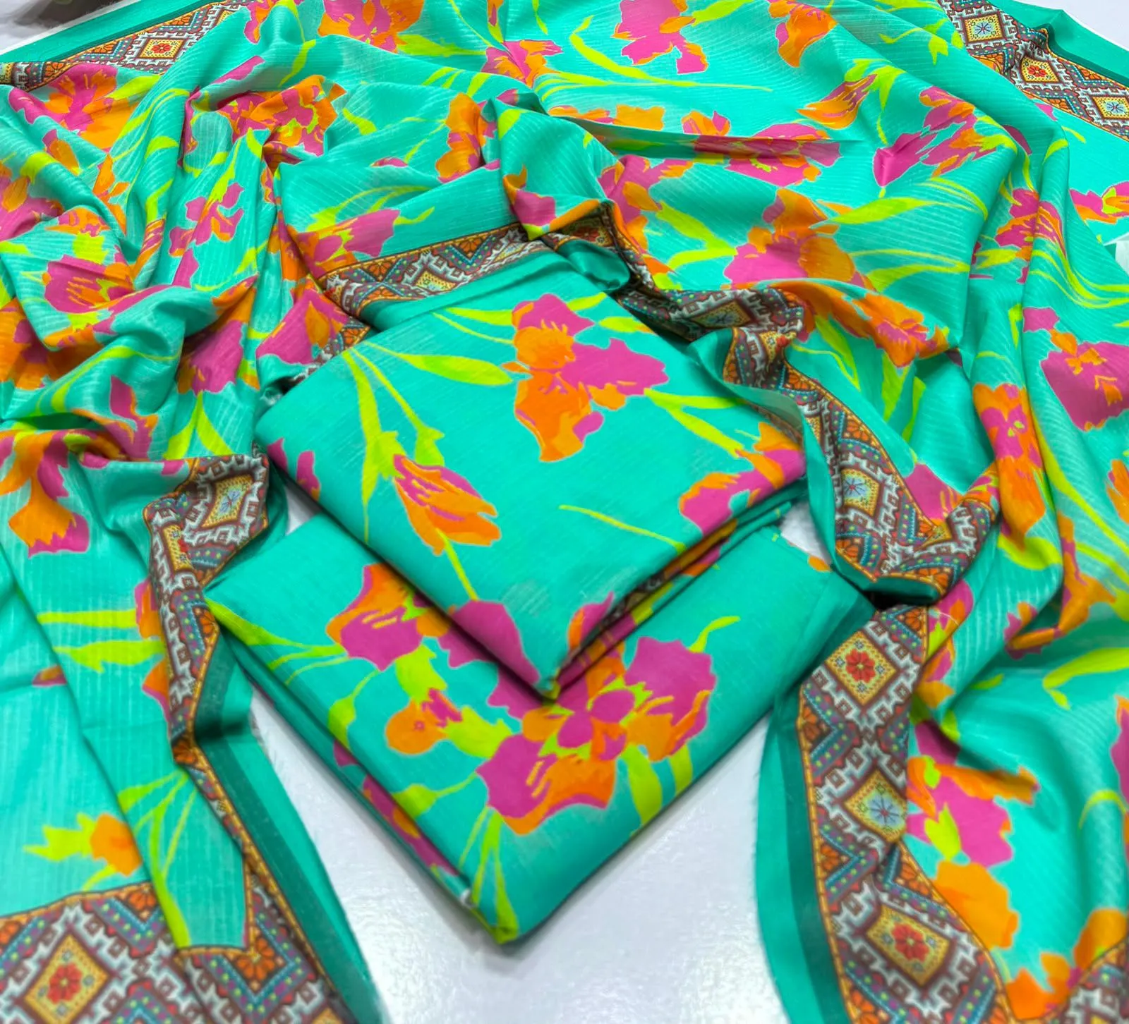 Sapphire Banadora Lawn Suit 2026 (4)