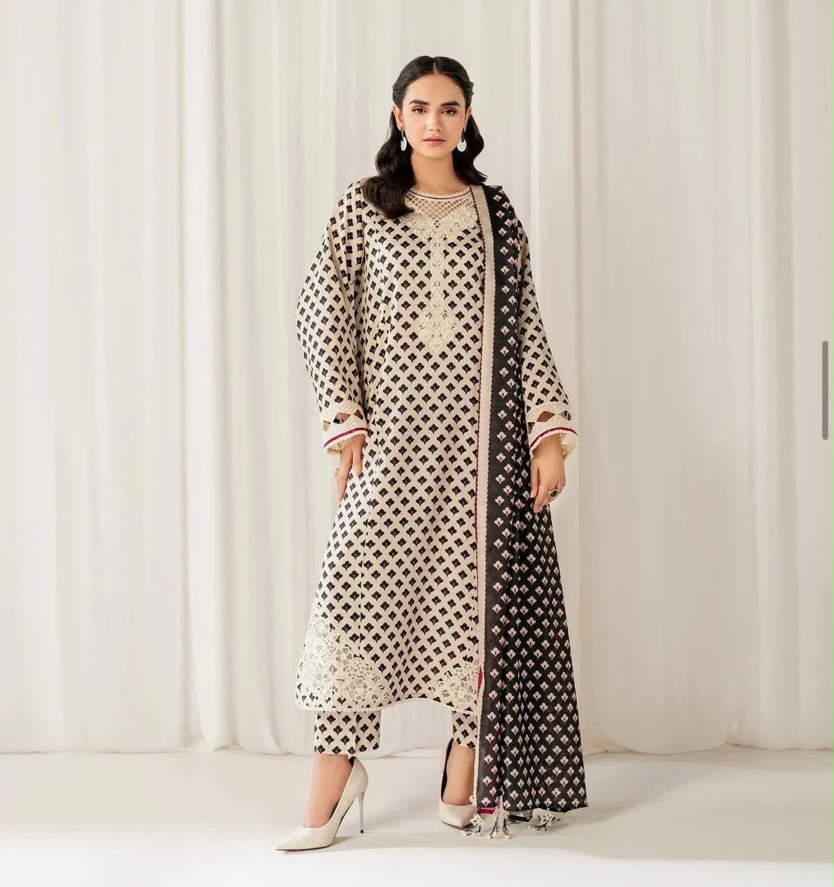 Bin Saeed Printed Lawn Suit 2026 (22)