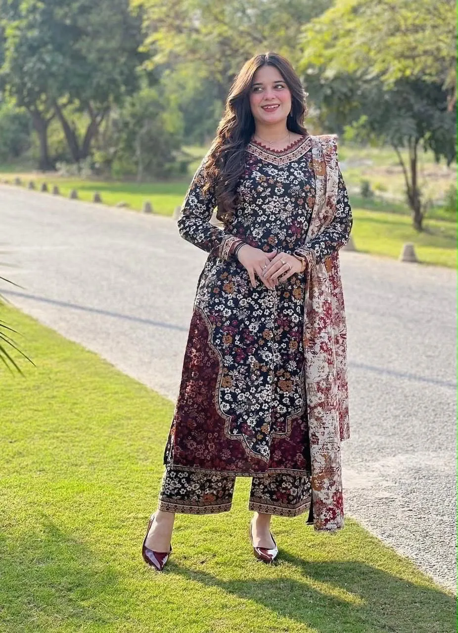 Bin Saeed Printed Lawn Suit 2026 (29)