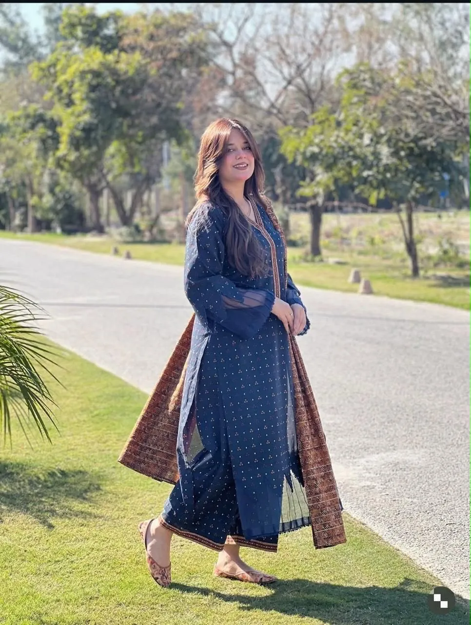 Bin Saeed Printed Lawn Suit 2026 (41)