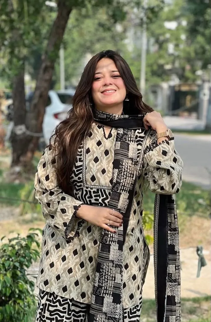 Bin Saeed Printed Lawn Suit 2026 (44)