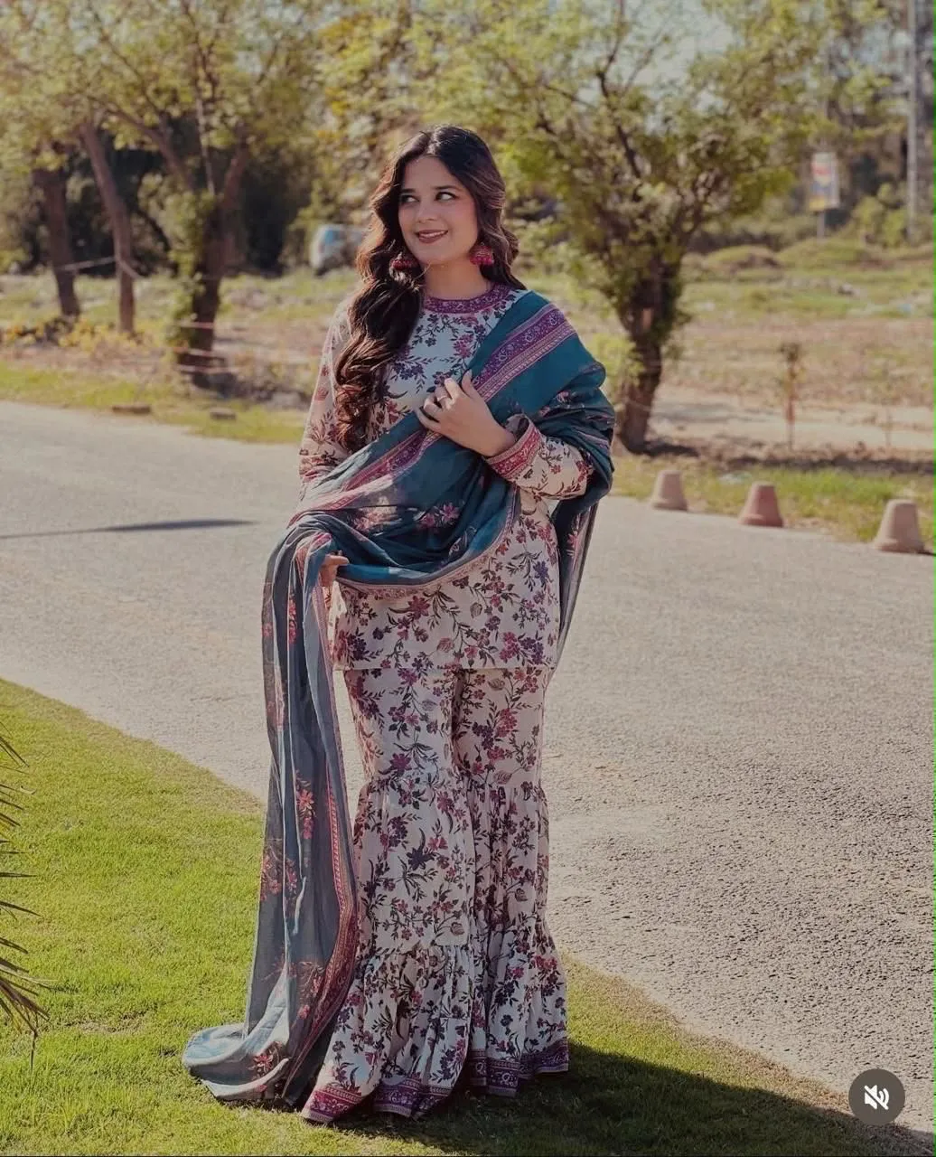 Bin Saeed Printed Lawn Suit 2026 (50)