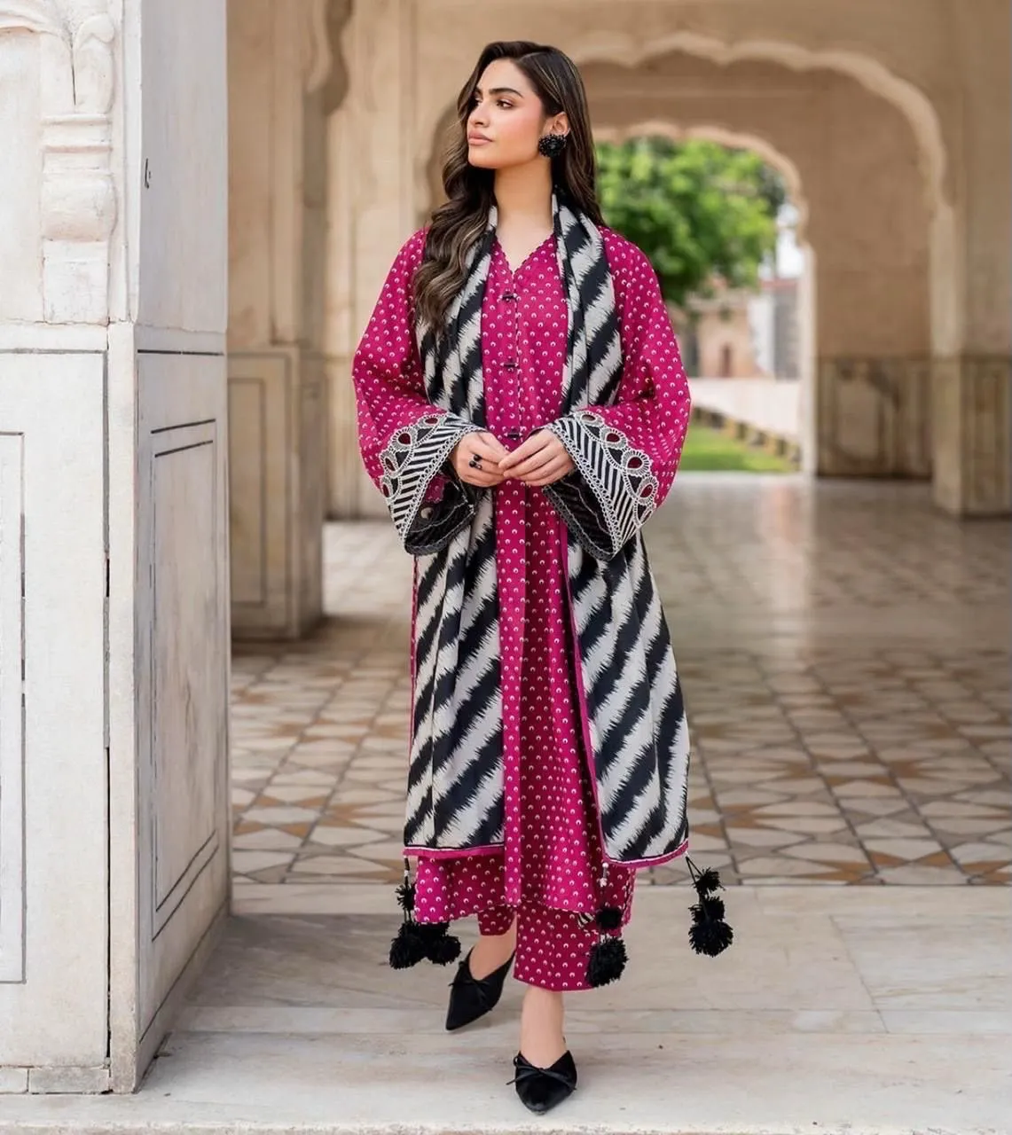 Bin Saeed Printed Lawn Suit 2026 (63)