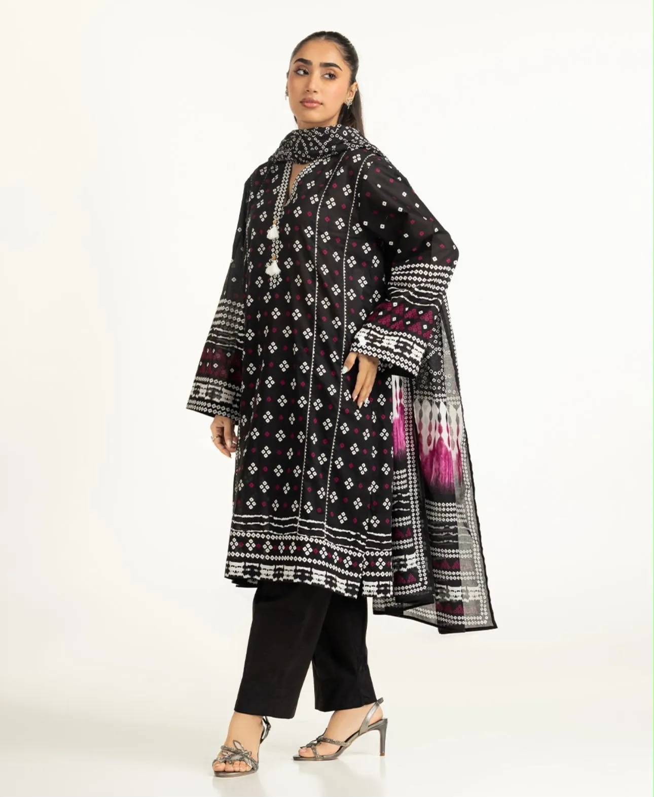 Bin Saeed Printed Lawn Suit 2026 (81)