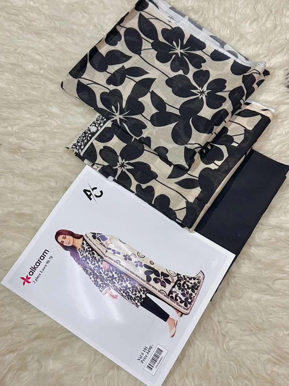Alkaram Printed Lawn Suit 2026 (3)
