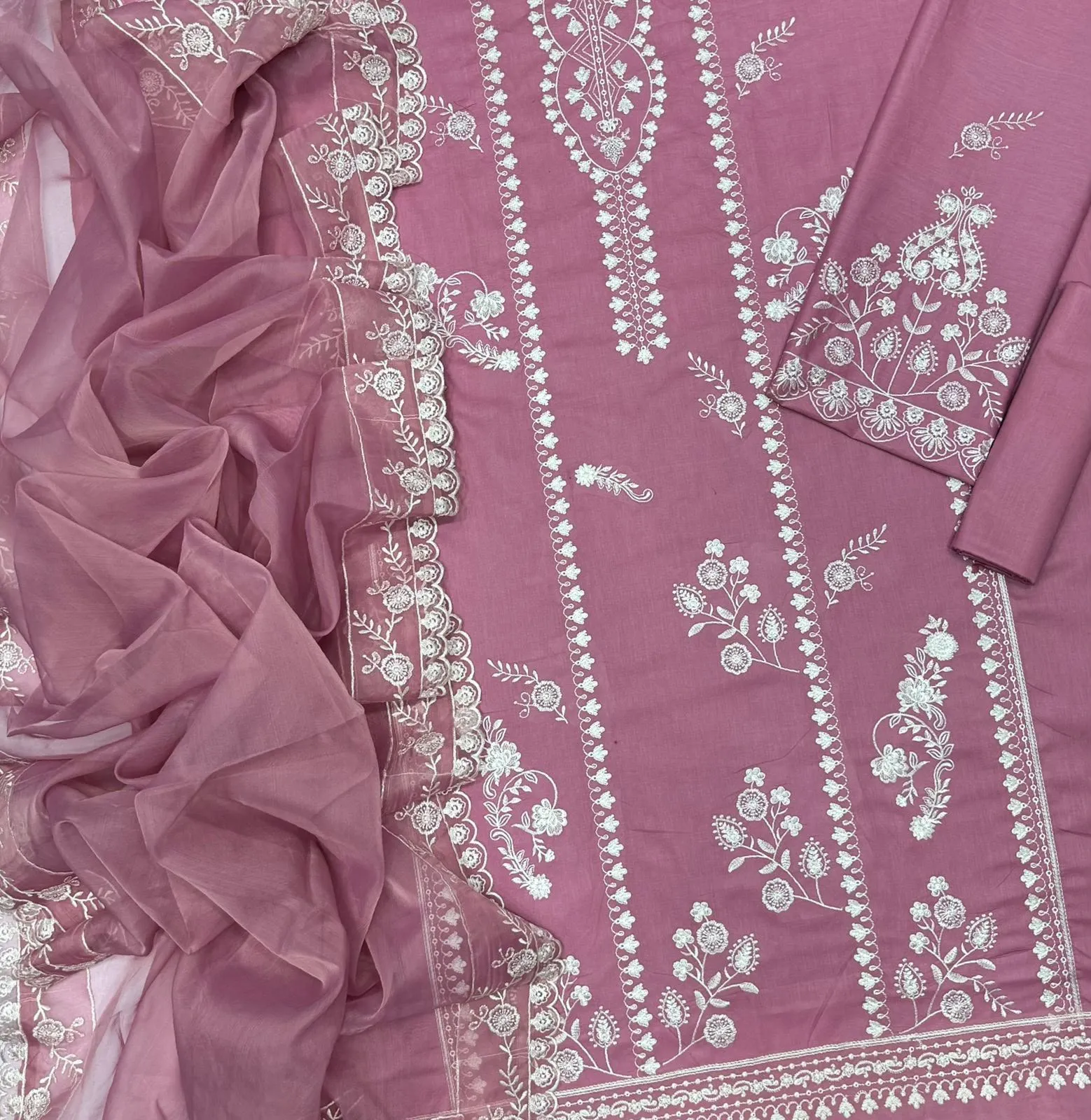 Cross Stitch Embroidered Lawn Suit 4122 (2)