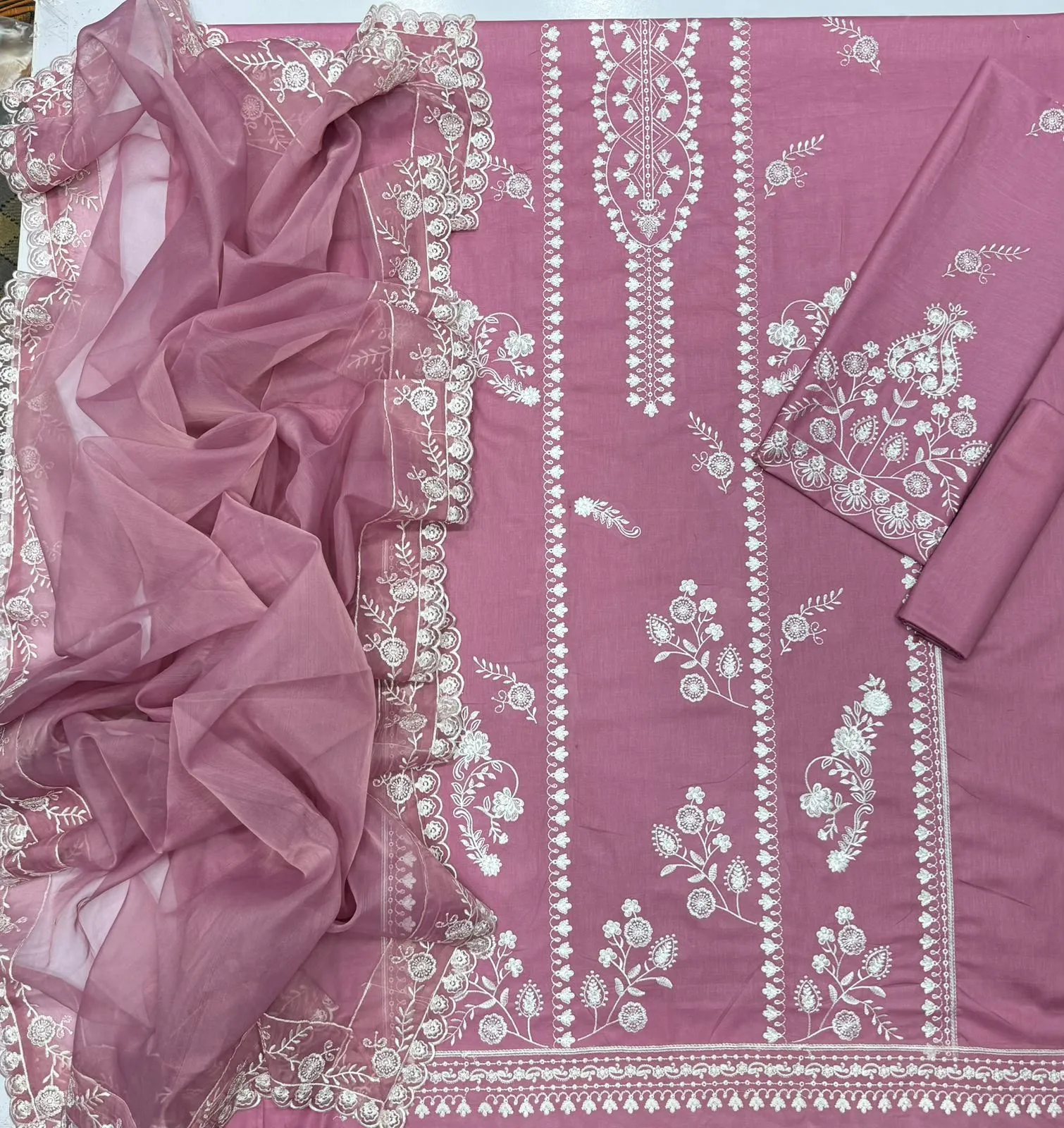Cross Stitch Embroidered Lawn Suit 4122 (3)