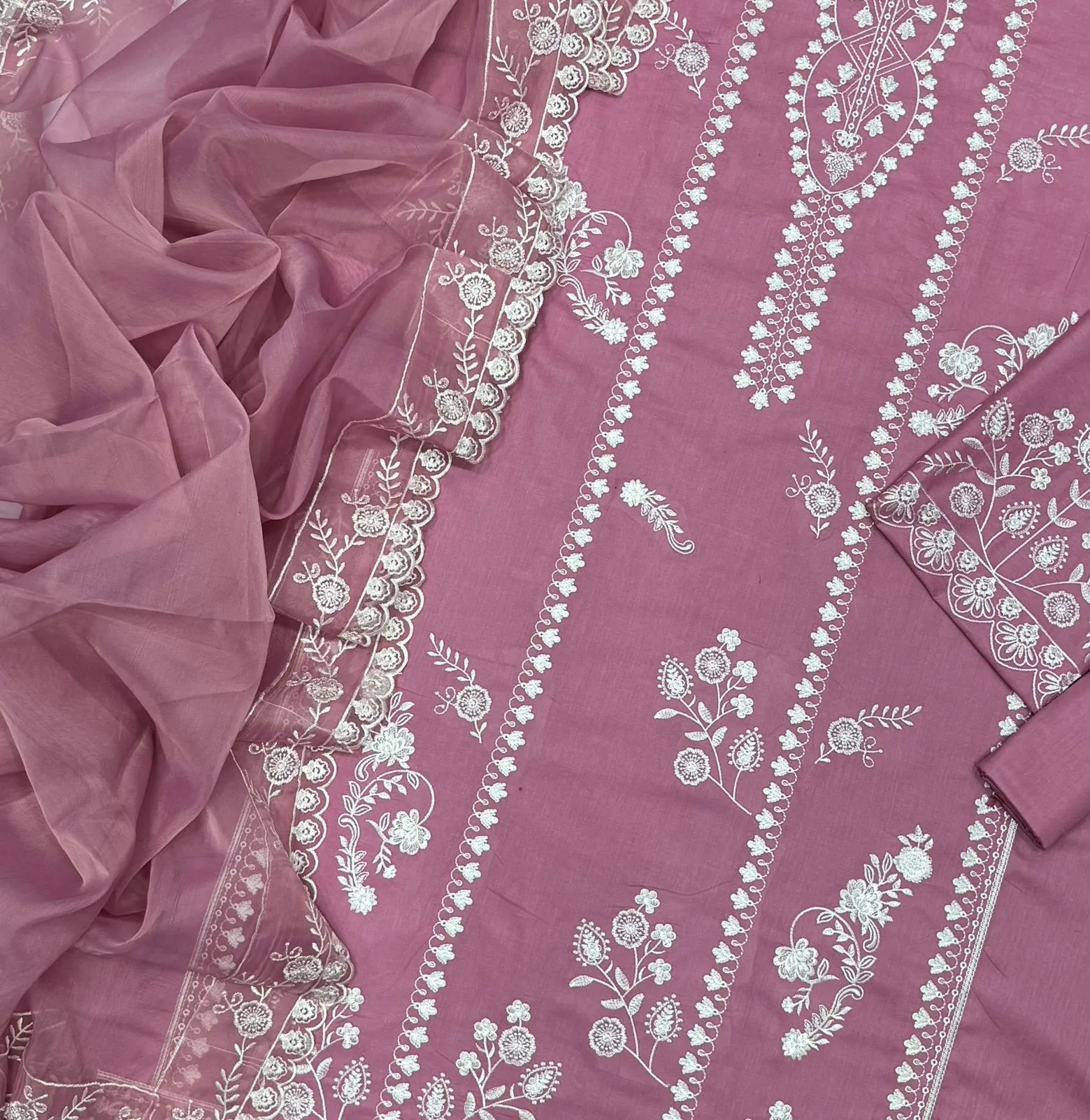 Cross Stitch Embroidered Lawn Suit 4122 (4)