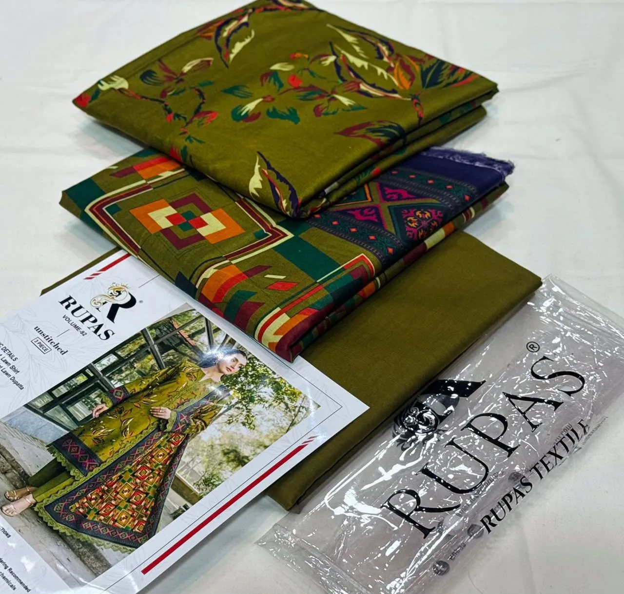 Rupas Pure Lawn Suit 2026 (7)