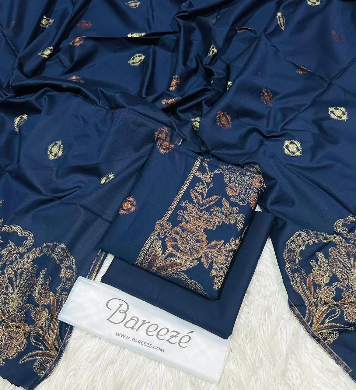 Bareeze Jacquard Barosha Suit (3)